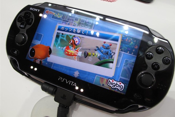 5-дюймовый экран OLED PlayStation Vita большой, яркий и по-настоящему красивый